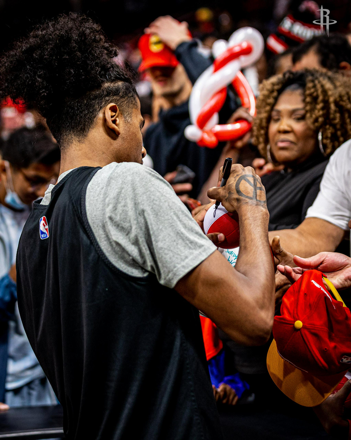 包含休斯敦火箭训练开放日，今夜手感冰凉引欢呼，国王杯在即，赛程密集仍需轮换的词条